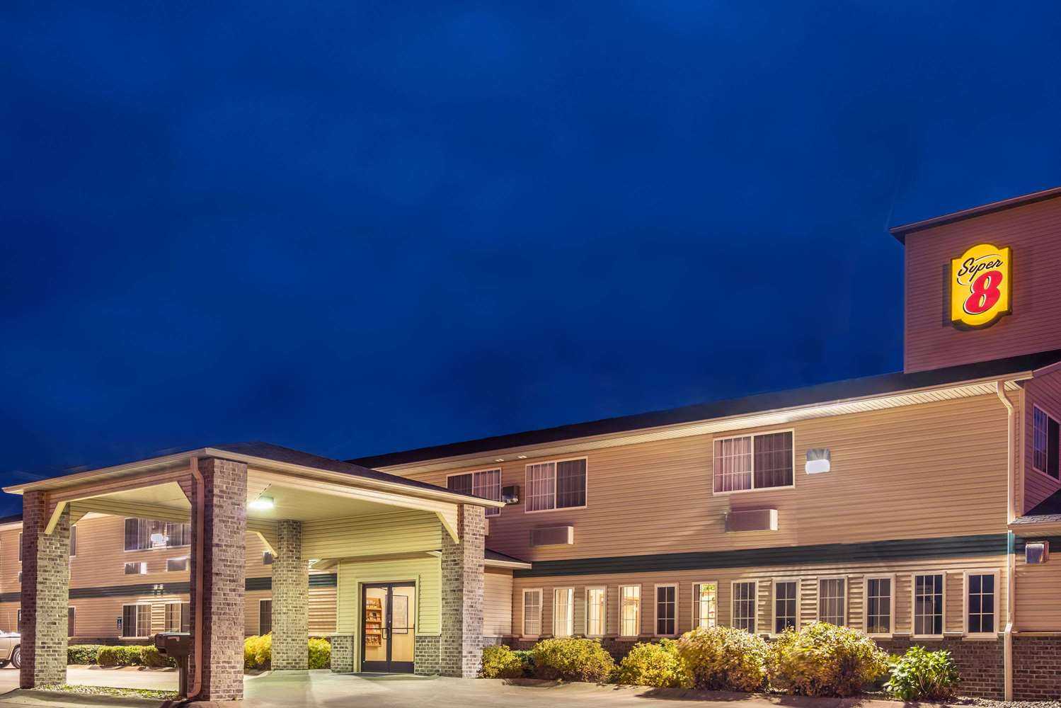 Super 8 by Wyndham Neillsville WI, Neillsville, WI
