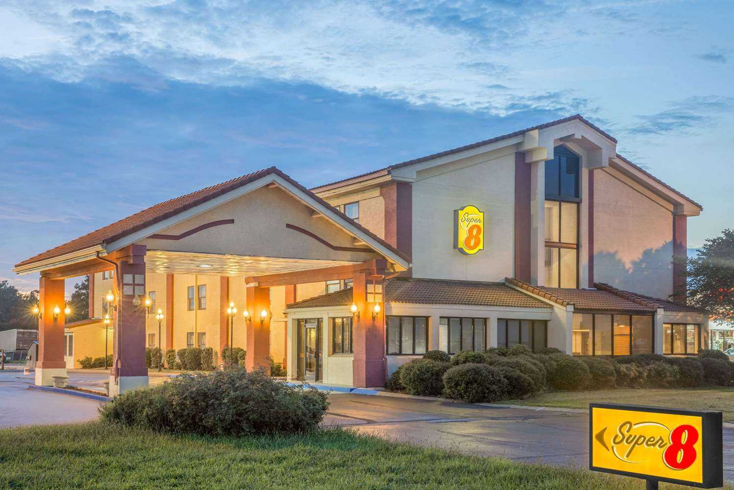 Super 8 by Wyndham Blytheville, Blytheville, AR