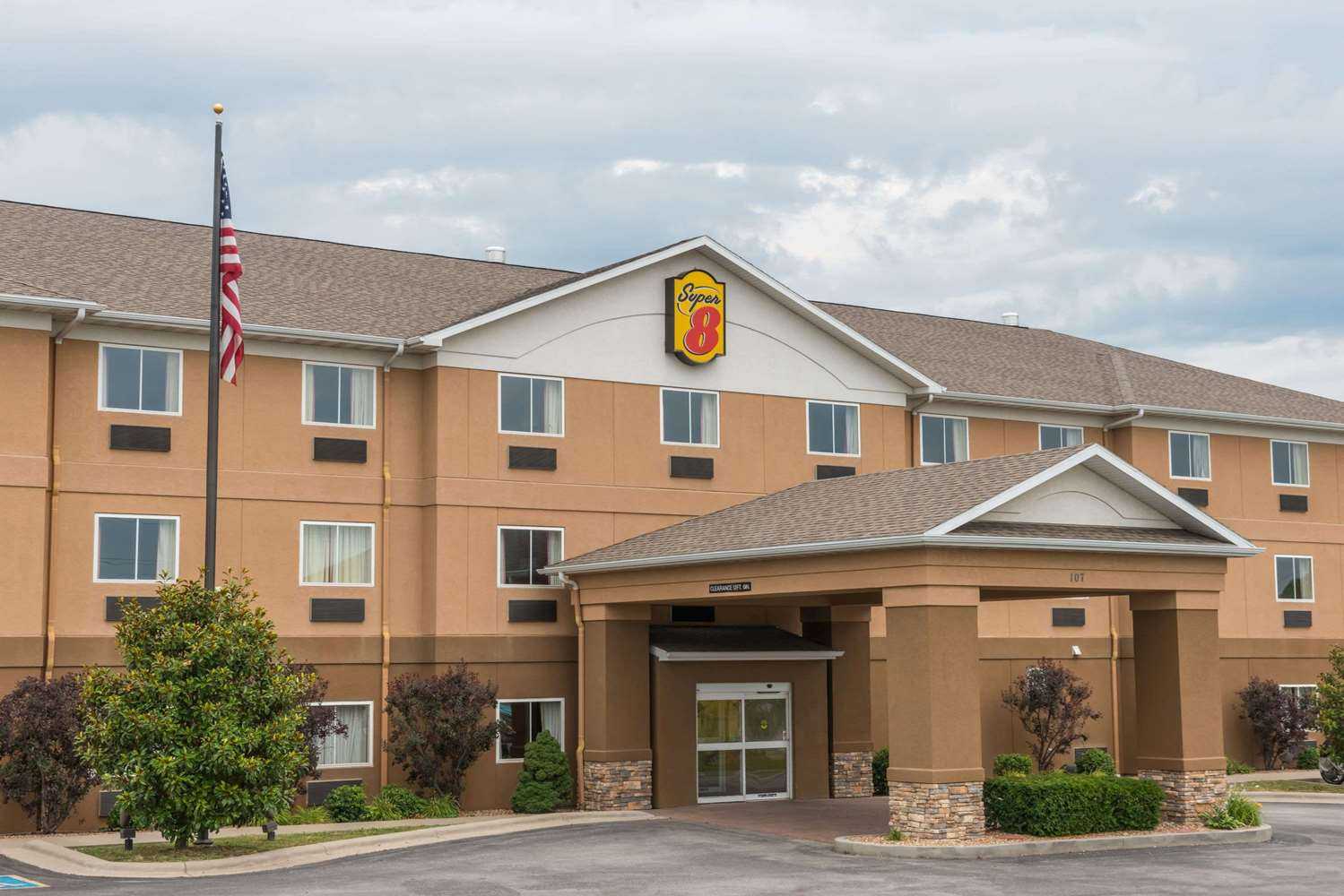 Super 8 by Wyndham St Robert Ft Leonard Wood Area i St. Robert, MO