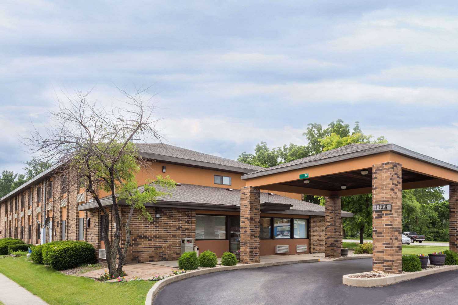 Days Inn by Wyndham Stoughton WI. en Stoughton, WI