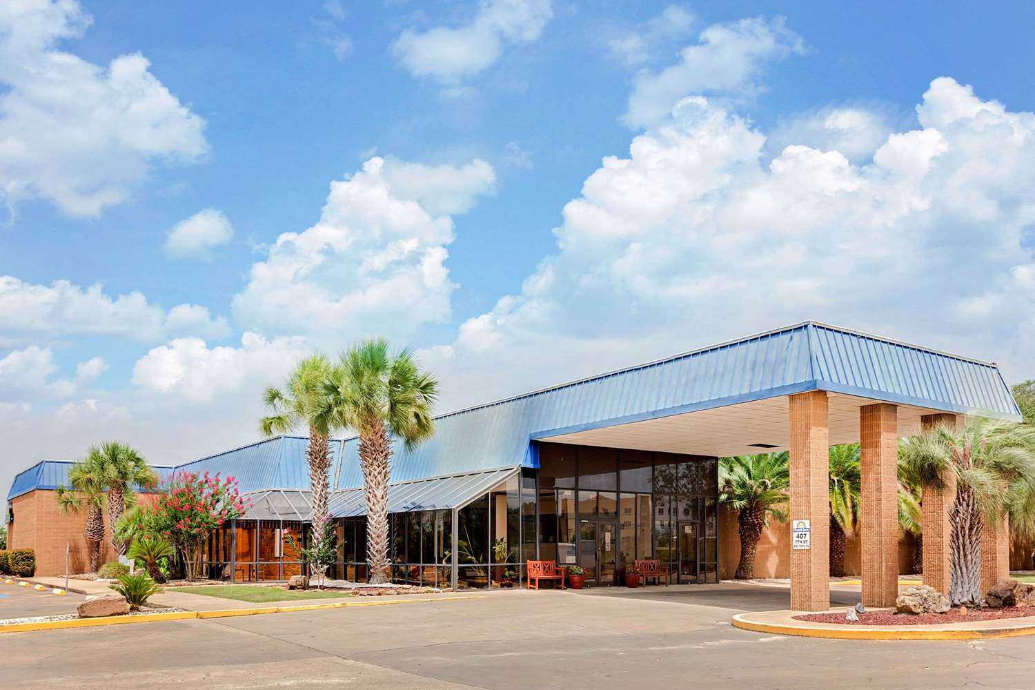 Days Inn by Wyndham Bay City в Bay City, TX