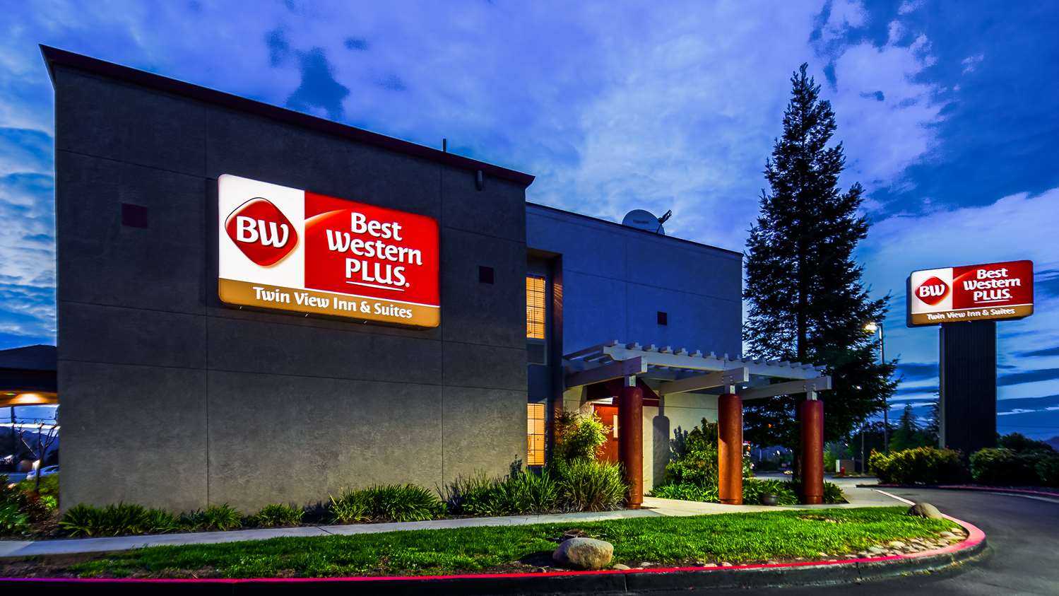 Best Western Plus Twin View Inn & Suites в Redding, CA