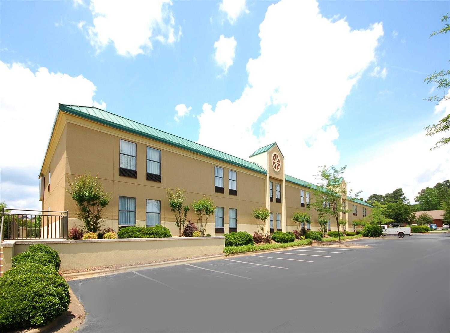 Best Western Plus Edison Inn в Garner, NC