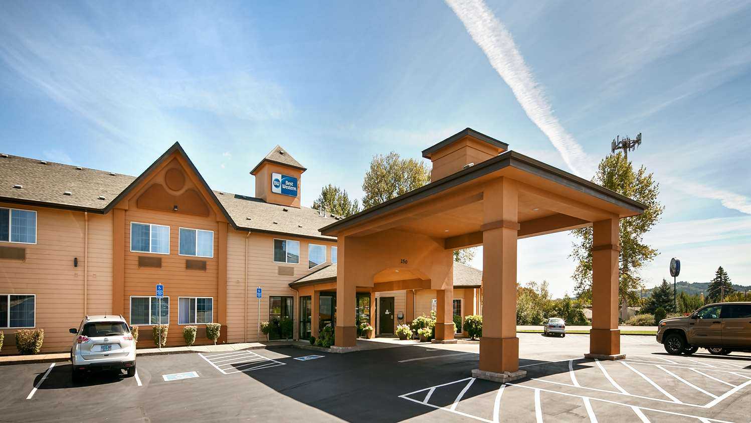 Dallas, OR 的 Best Western Dallas Inn & Suites