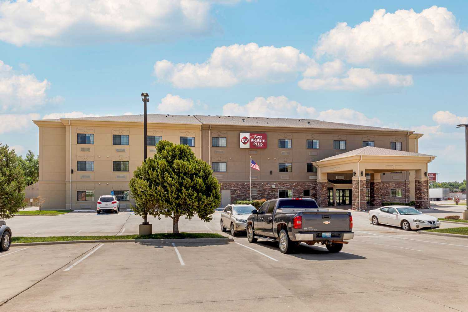 Best Western Plus Red River Inn в Clarendon, TX