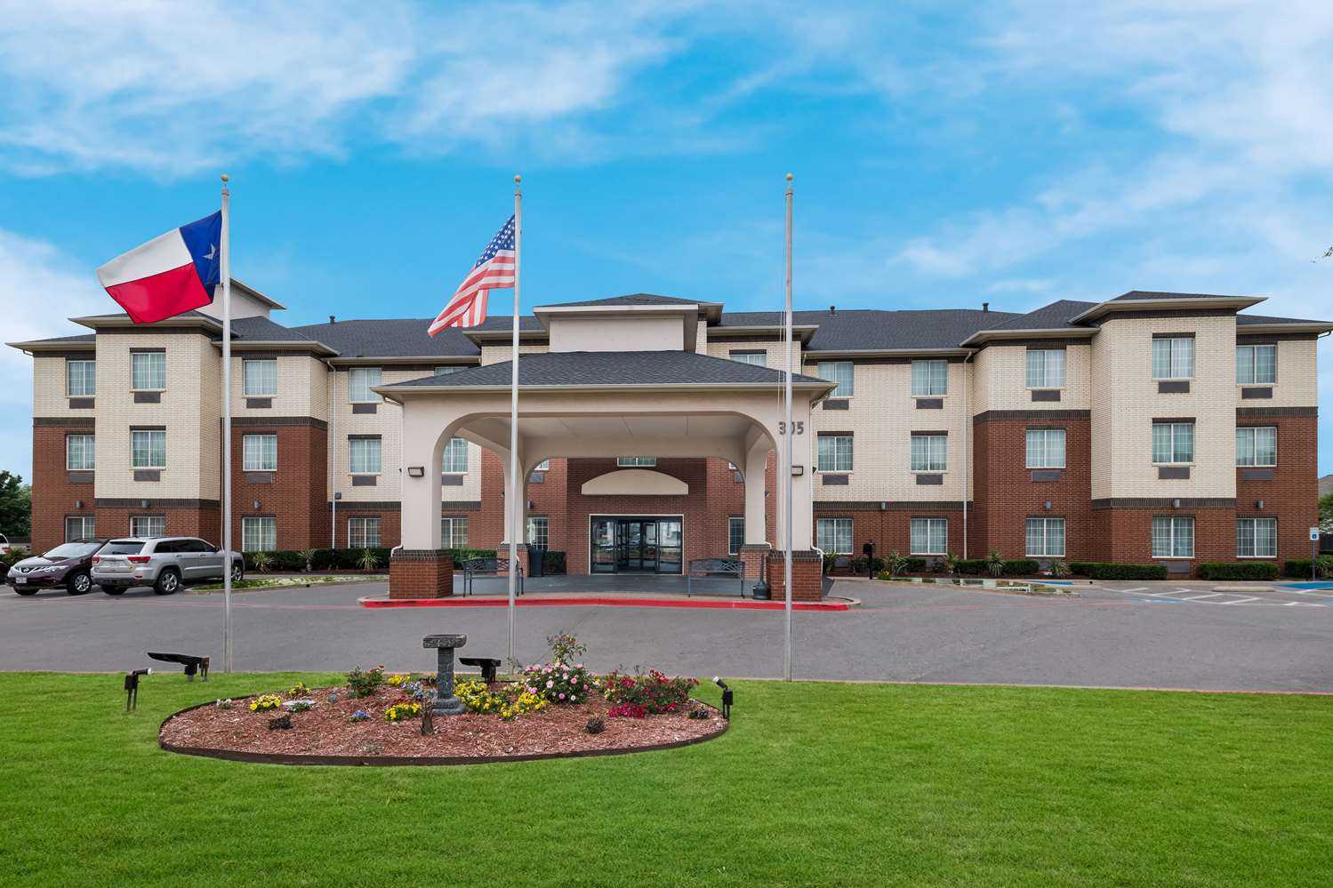 Best Western Plus Lake Dallas Inn & Suites in Lake Dallas, TX