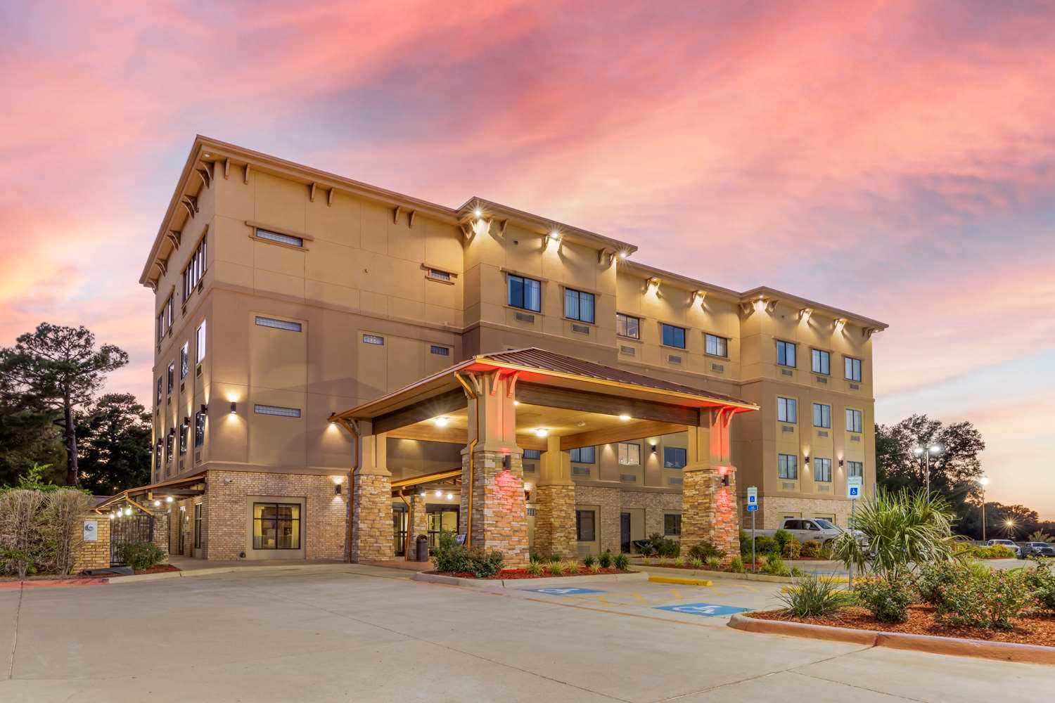 Best Western Plus Classic Inn and Suites em Center, TX