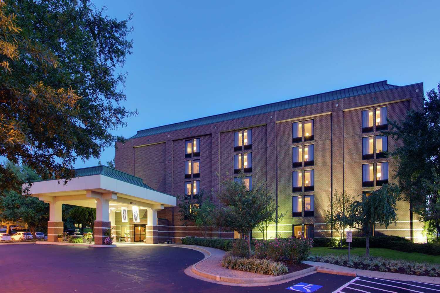 Hampton Inn Richmond West Innsbrook в Glen Allen, VA