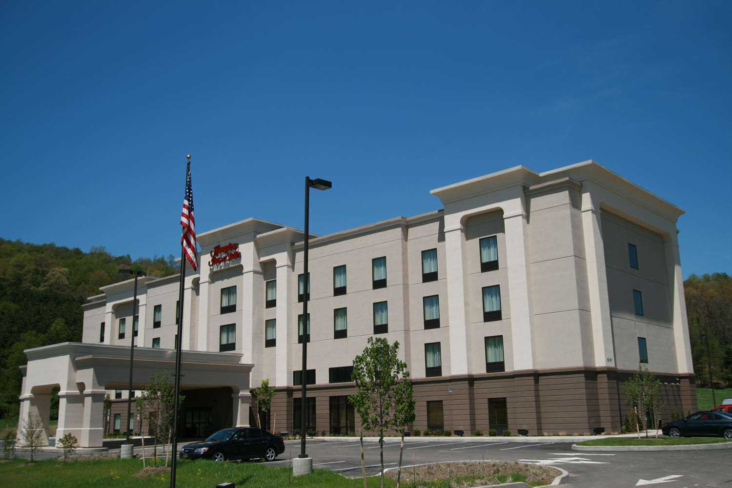 Hampton Inn & Suites Warren в Warren, PA