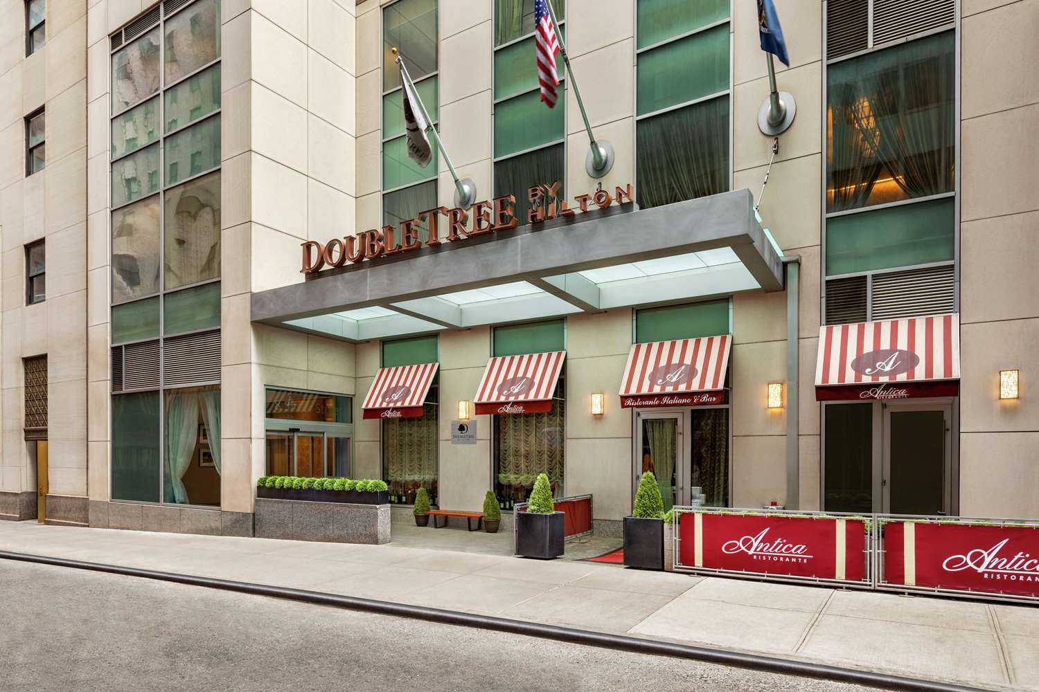 DoubleTree by Hilton New York Downtown в New York, NY