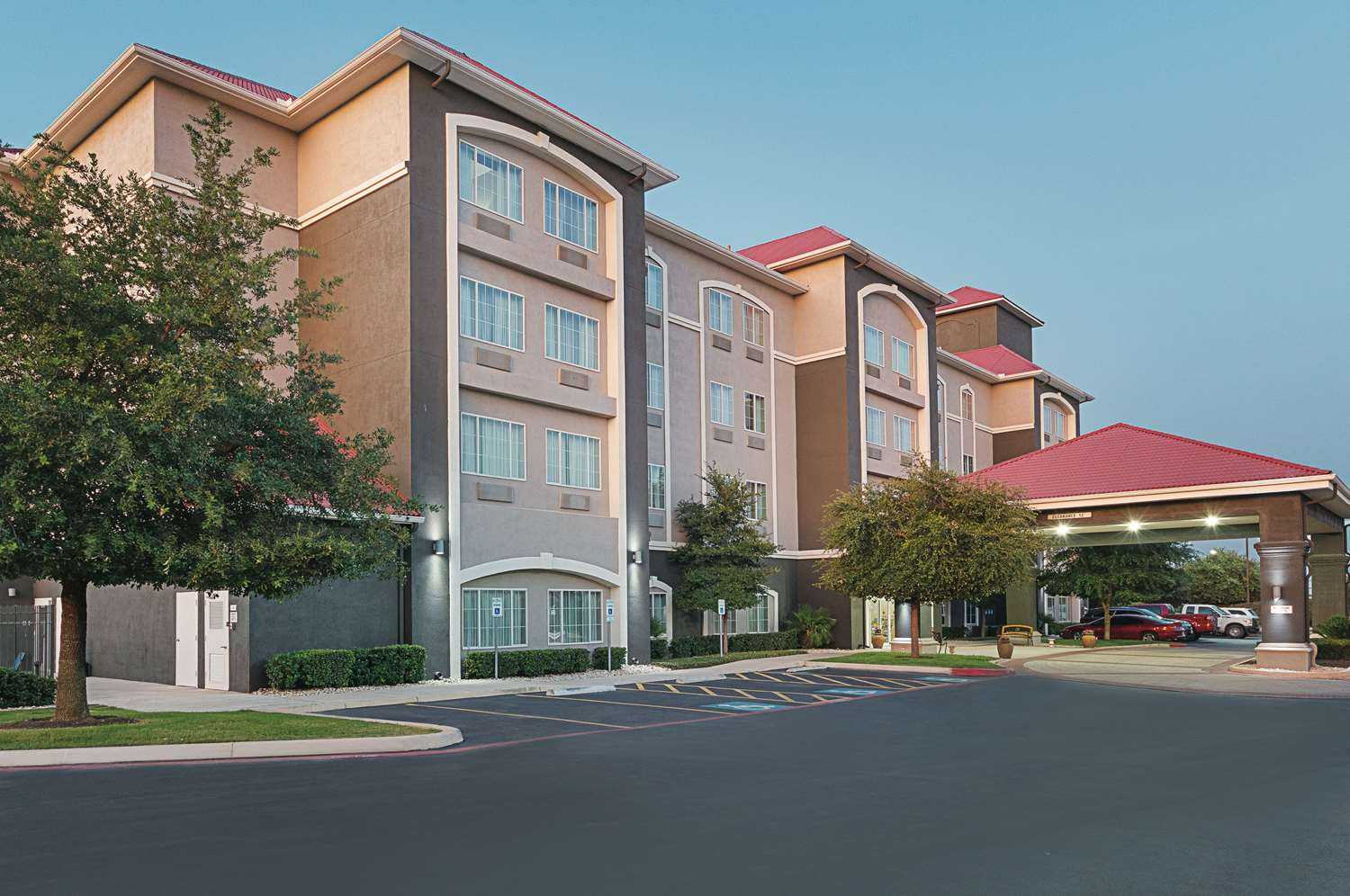 La Quinta Inn & Suites by Wyndham San Antonio Northwest в San Antonio, TX