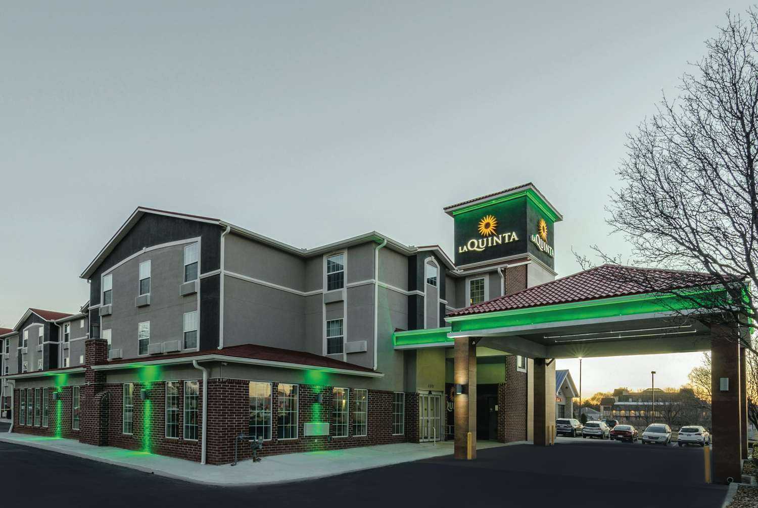 Kansas City, MOにおけるLa Quinta Inn & Suites by Wyndham Kansas City Airport 