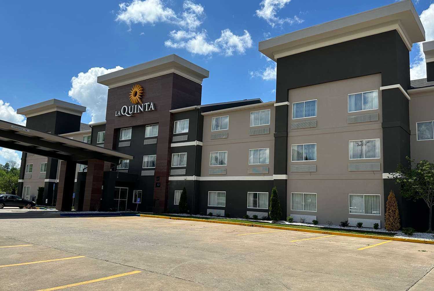 费耶特维尔, AR 的 La Quinta Inn & Suites by Wyndham Fayetteville