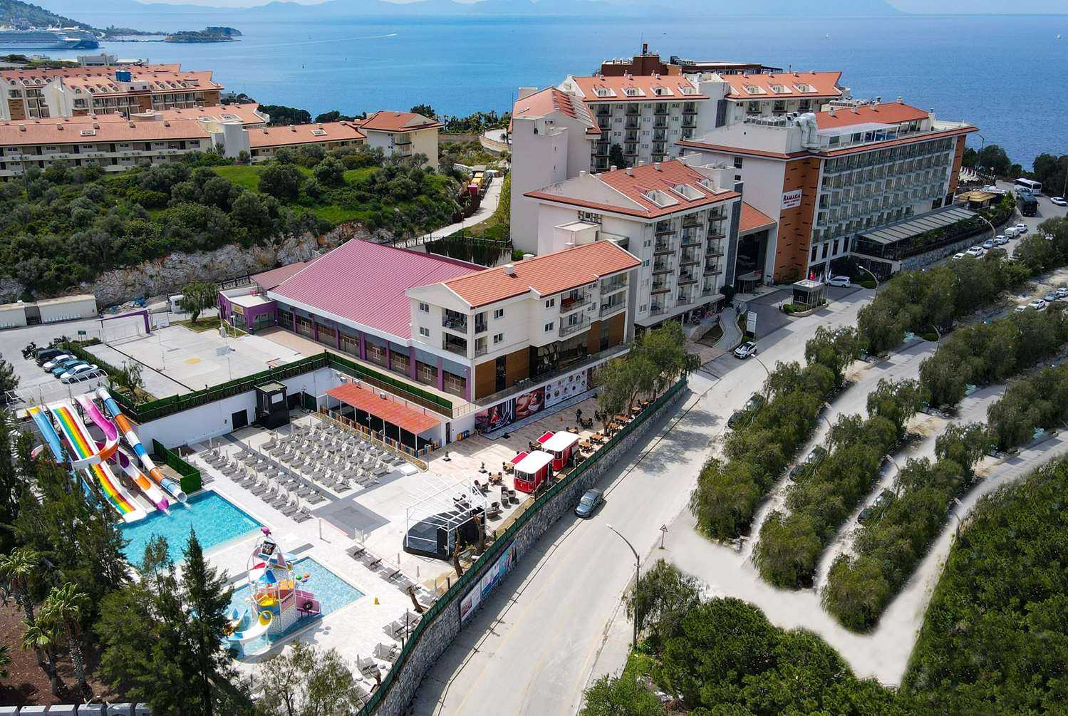Ramada Hotel & Suites by Wyndham Kusadasi a Kusadasi, TR