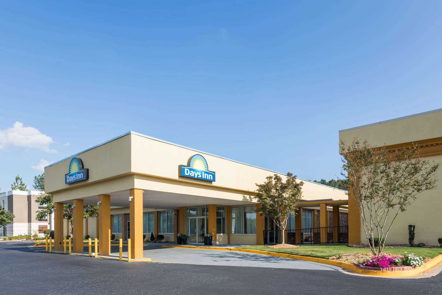 Days Inn by Wyndham Madison в Madison, GA