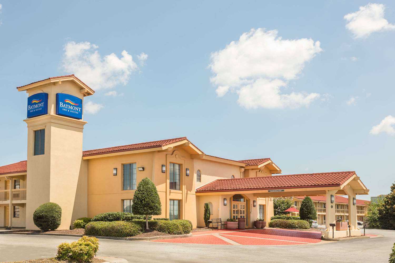 Baymont by Wyndham Greenville Woodruff Rd в Greenville, SC