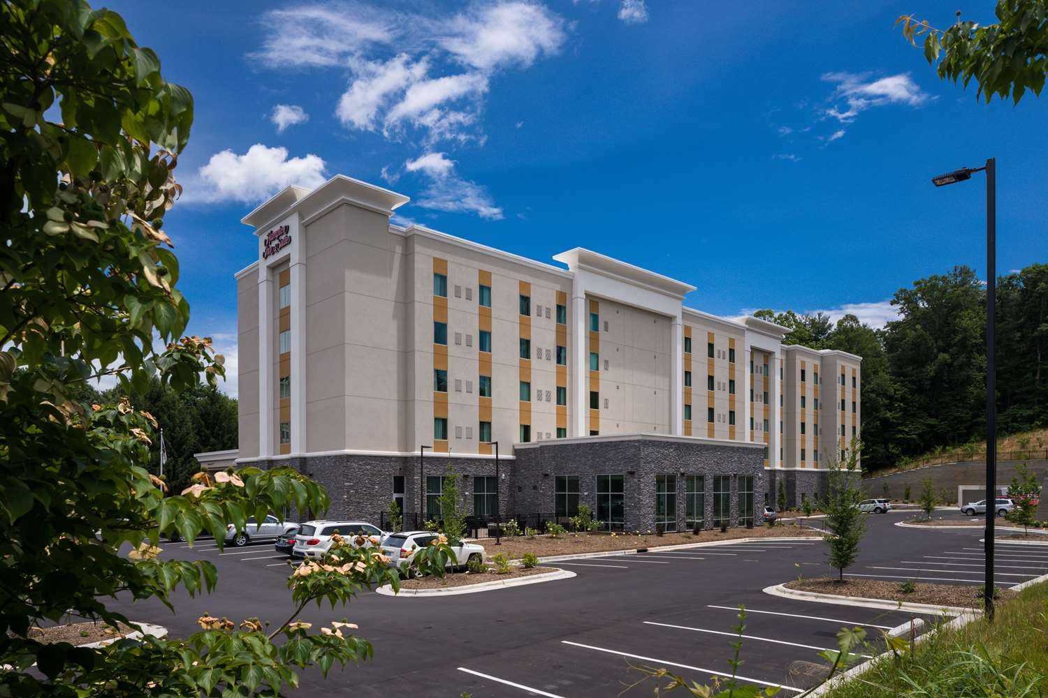 Hampton Inn & Suites Asheville Biltmore Village в Asheville, NC