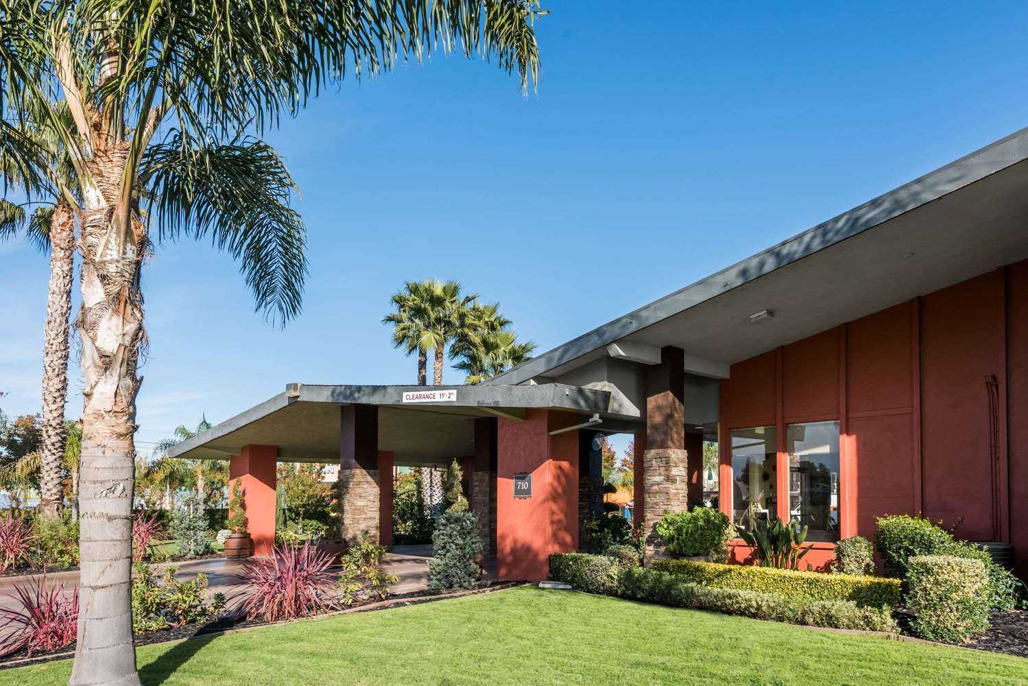 Days Inn & Suites by Wyndham Lodi em Lodi, CA