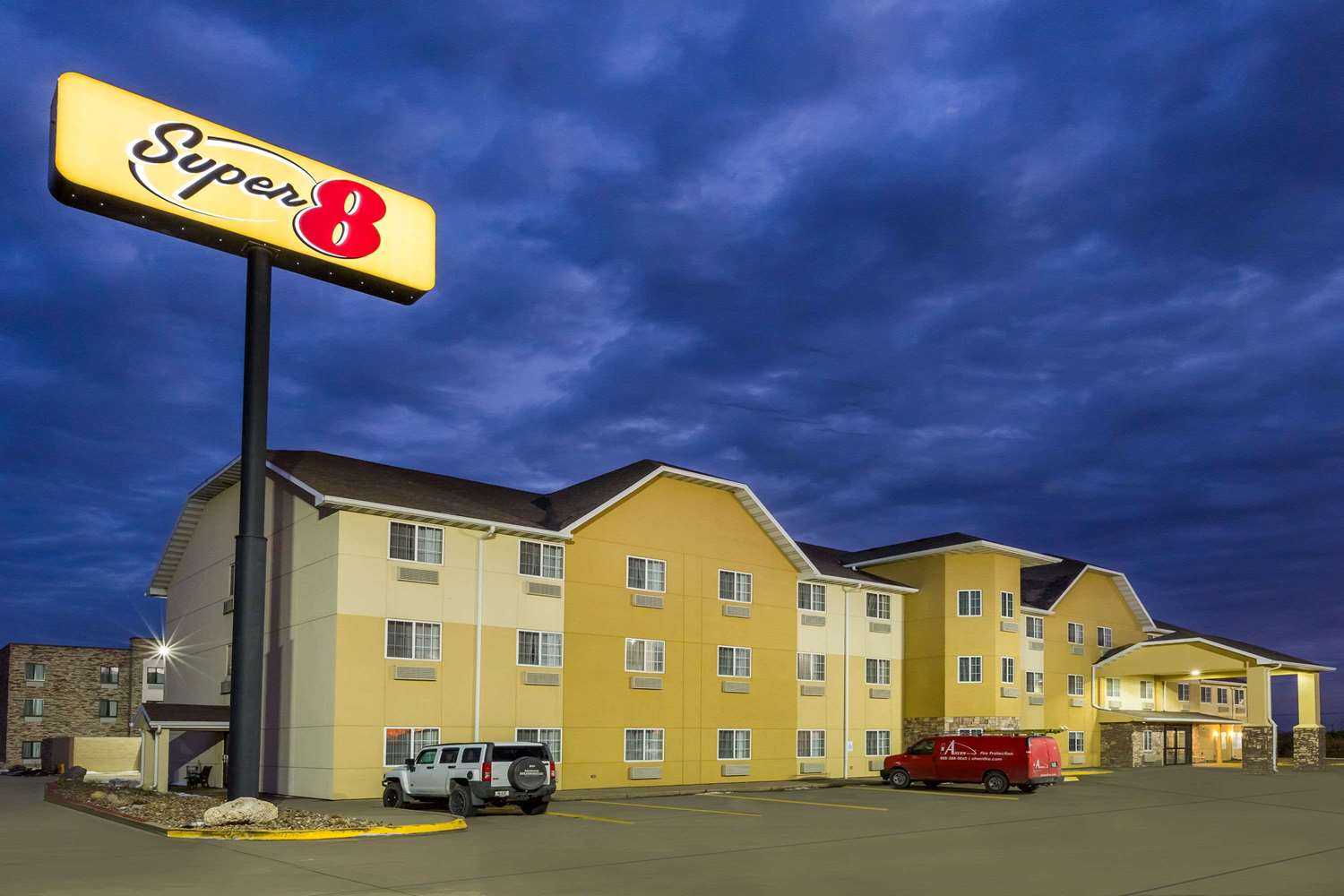 Super 8 by Wyndham Altoona in Altoona, IA