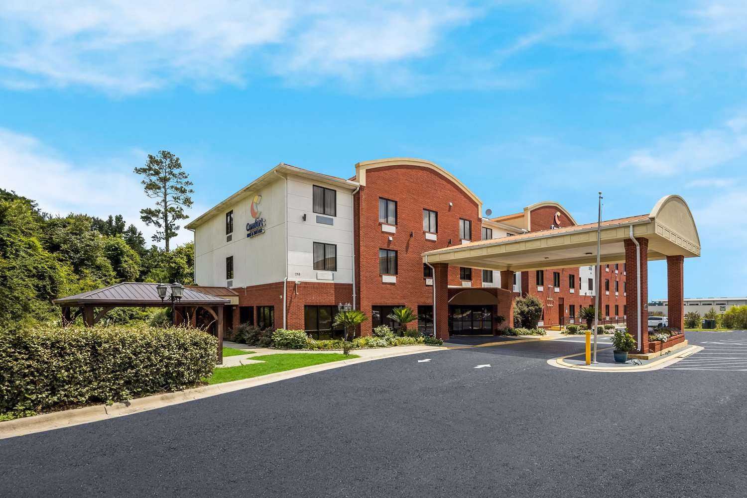 Comfort Inn and Suites Midway - Tallahassee West в Midway, FL