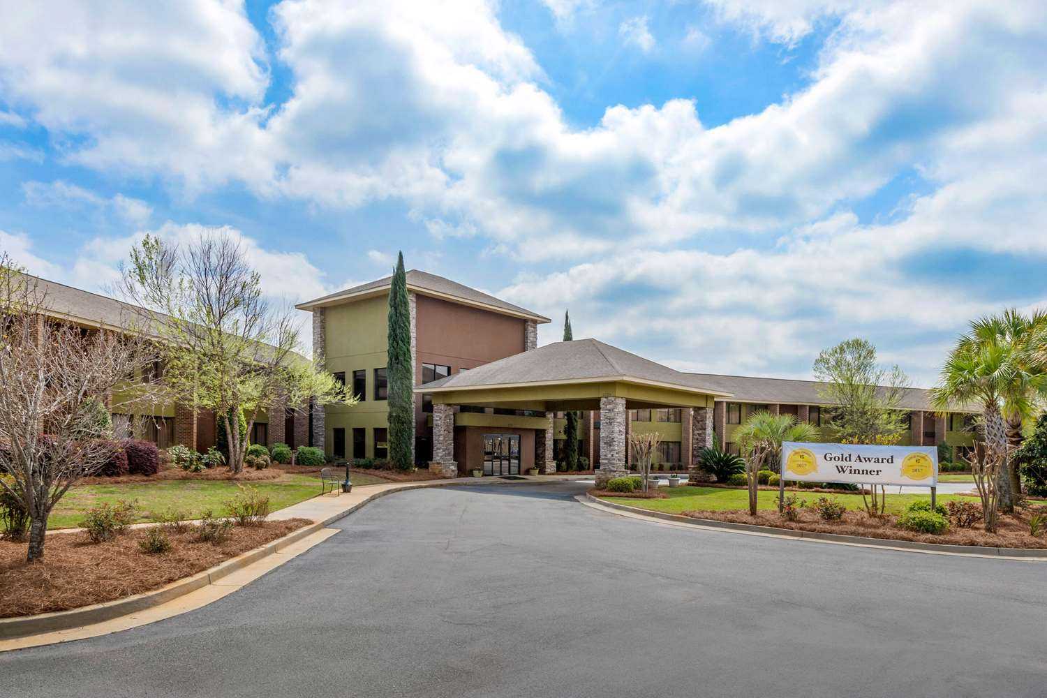 Comfort Inn Warner Robins - Robins Air Force Base в Warner Robins, GA