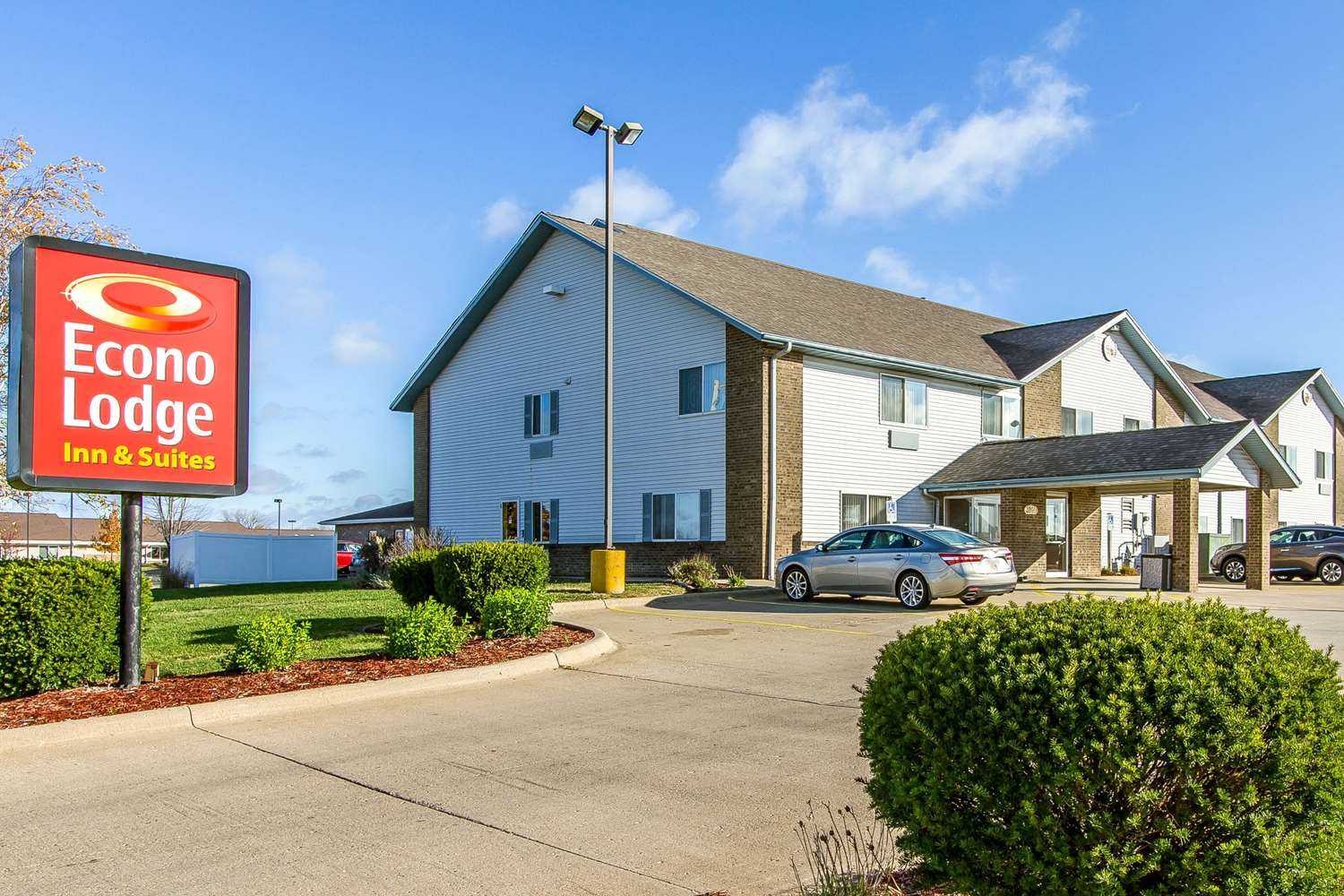 Econo Lodge and Suites, Pekin, IL