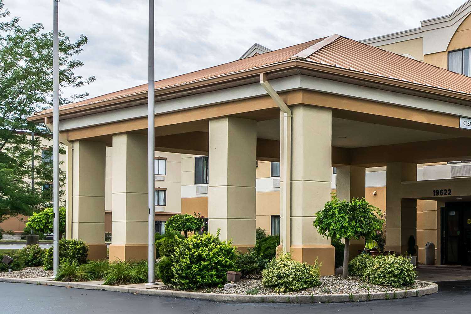 Quality Inn and Suites Evansville в Evansville, IN