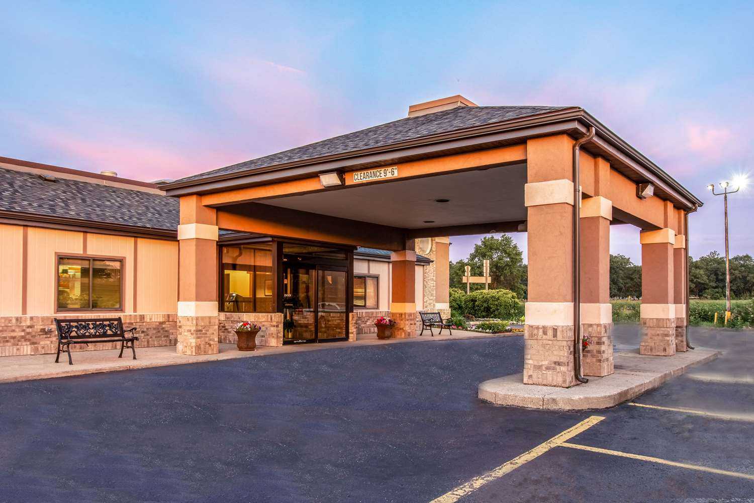 马斯基根, MI 的 Country Inn & Suites Muskegon