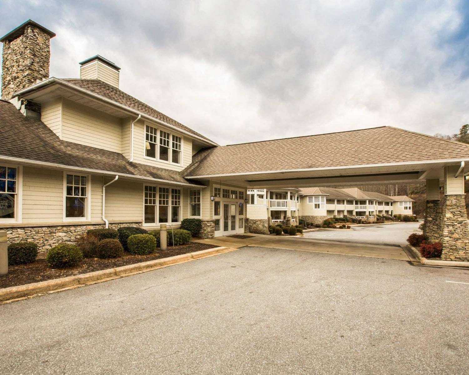 Rodeway Inn and Suites On The River в Cherokee, NC