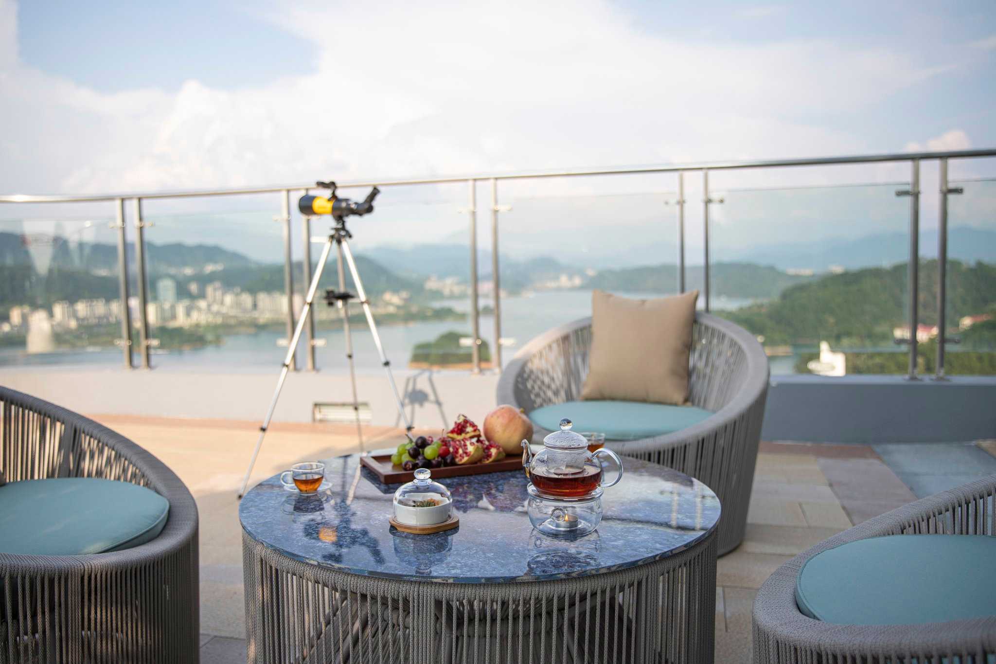 Holiday Inn One Thousand Island Lake in หางโจว, CN