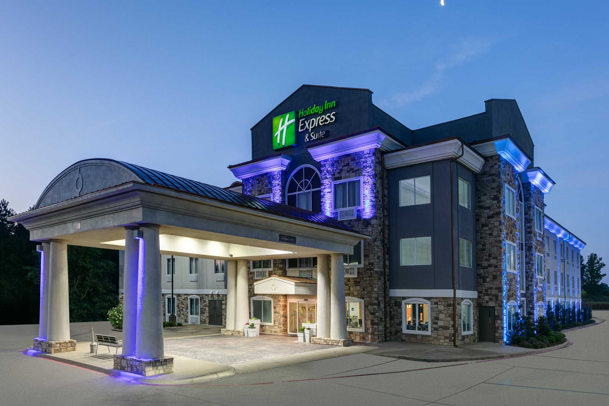Holiday Inn Express Hotel & Suites Marshall in มาร์แชลล์, TX