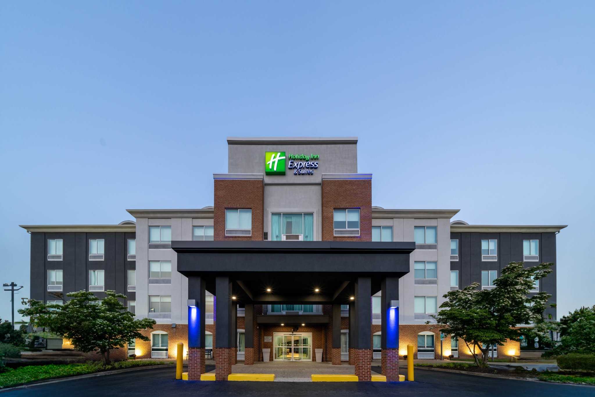 Holiday Inn Express Hotel & Suites - Woodbridge, Dumfries, VA