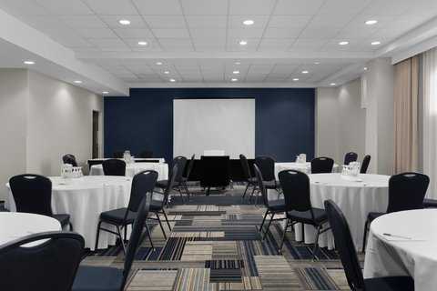 Holiday Inn Ottawa East в Оттава, ON