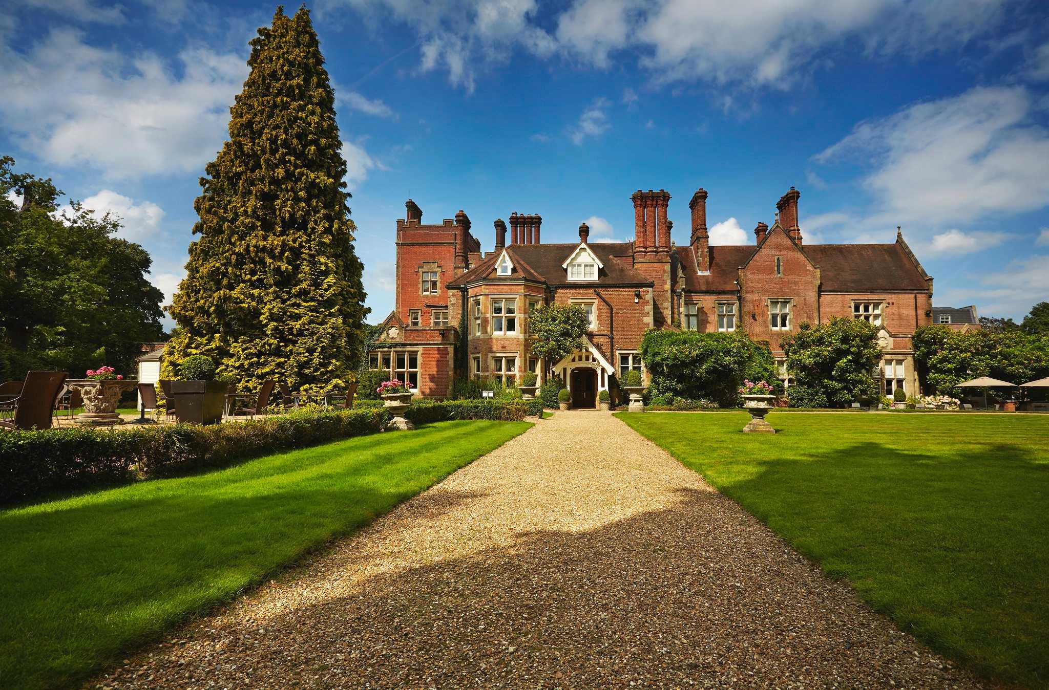 Alexander House Hotel & Utopia Spa, Crawley, GB1