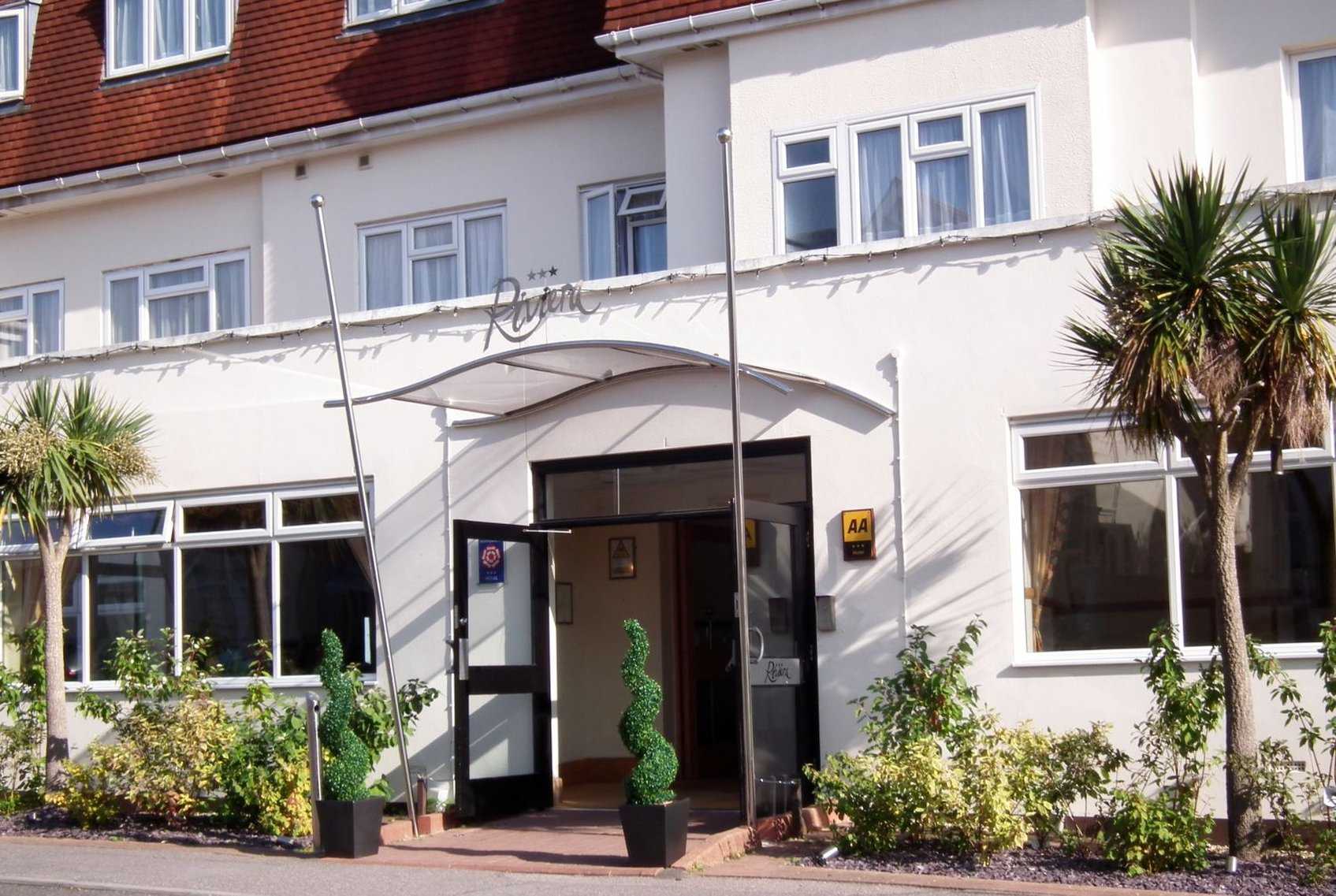 Riviera Hotel and Apartments в Bournemouth, GB1