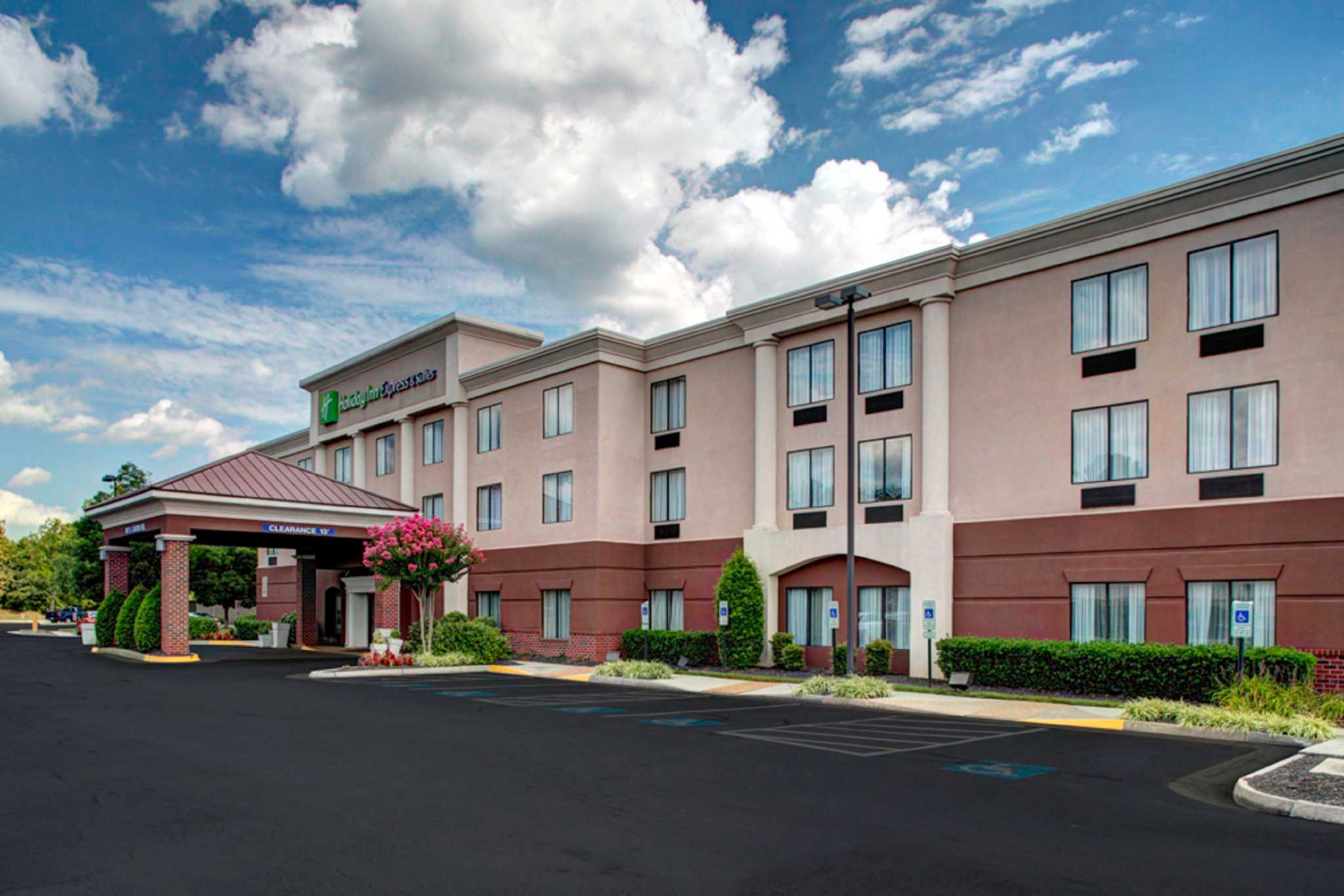 Holiday Inn Express Hotel & Suites Richmond North Ashland в Ашленд, VA