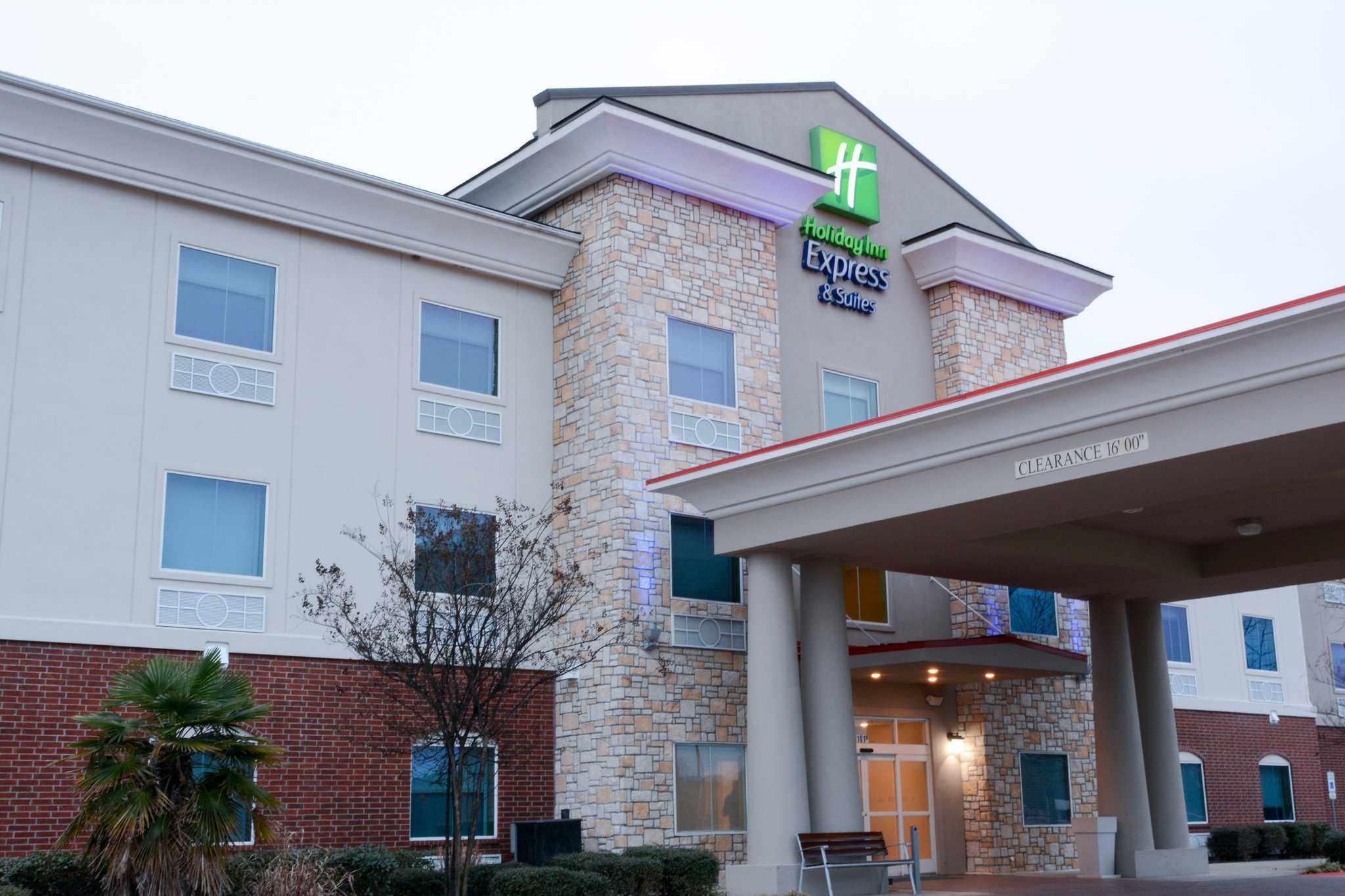 Holiday Inn Express & Suites New Boston в Нью-Бостон, TX