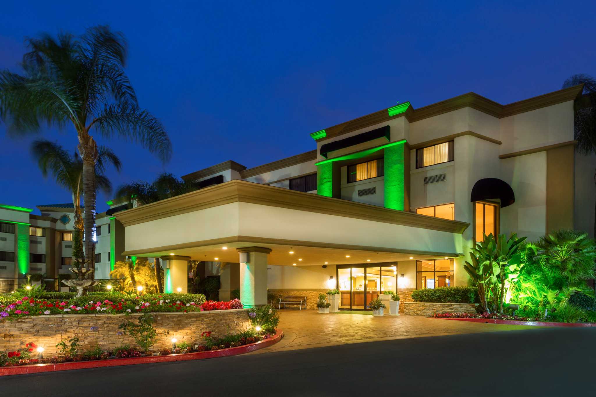 Holiday Inn Santa Ana-Orange Co. Arpt в Санта-Ана, CA