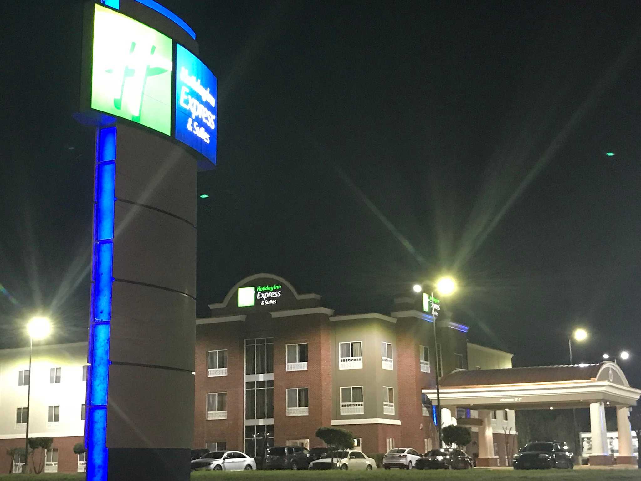 Holiday Inn Express Hotel & Suites Canton in แคนตัน, MS
