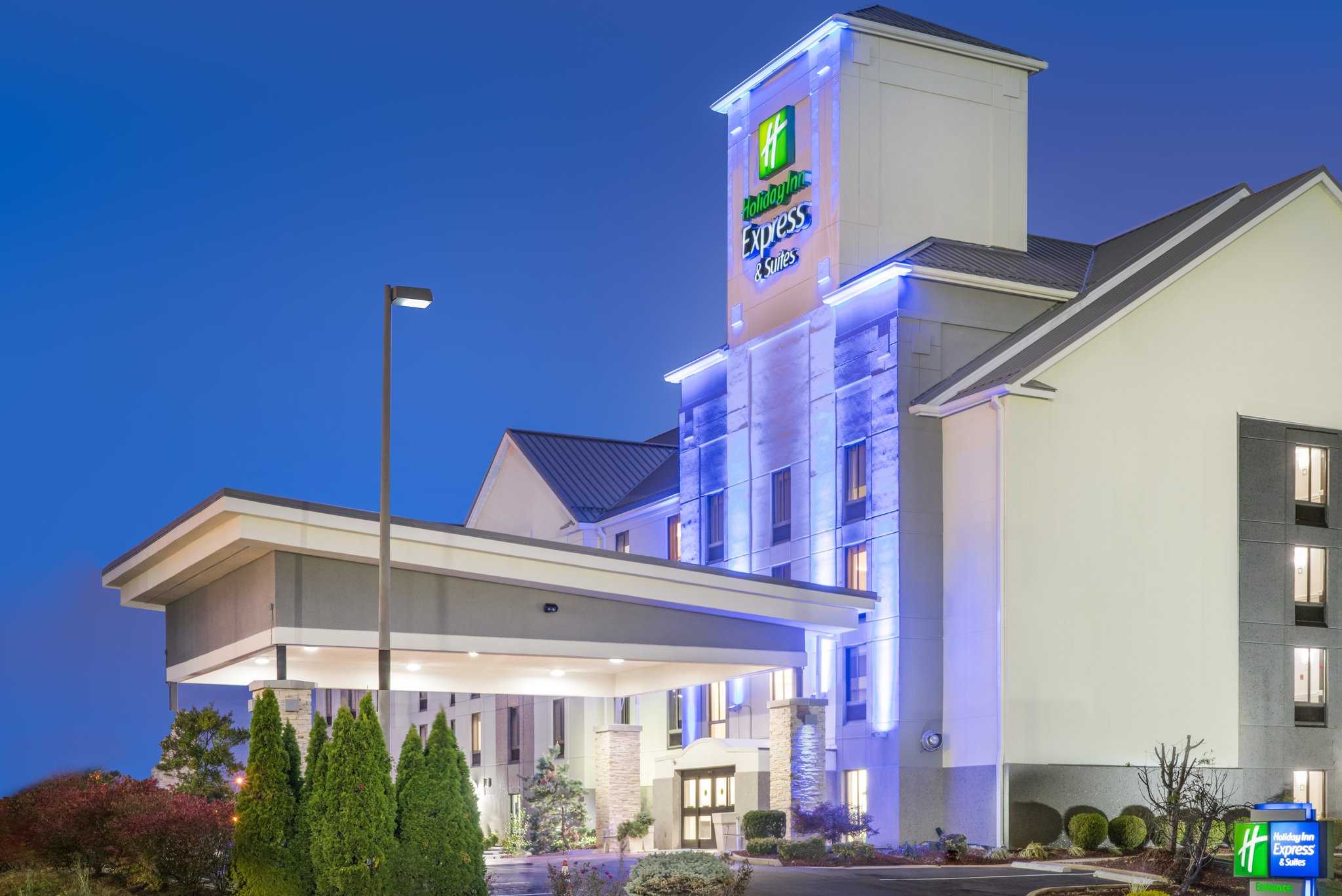 Holiday Inn Express Hotel & Suites Louisville a Louisville, KY