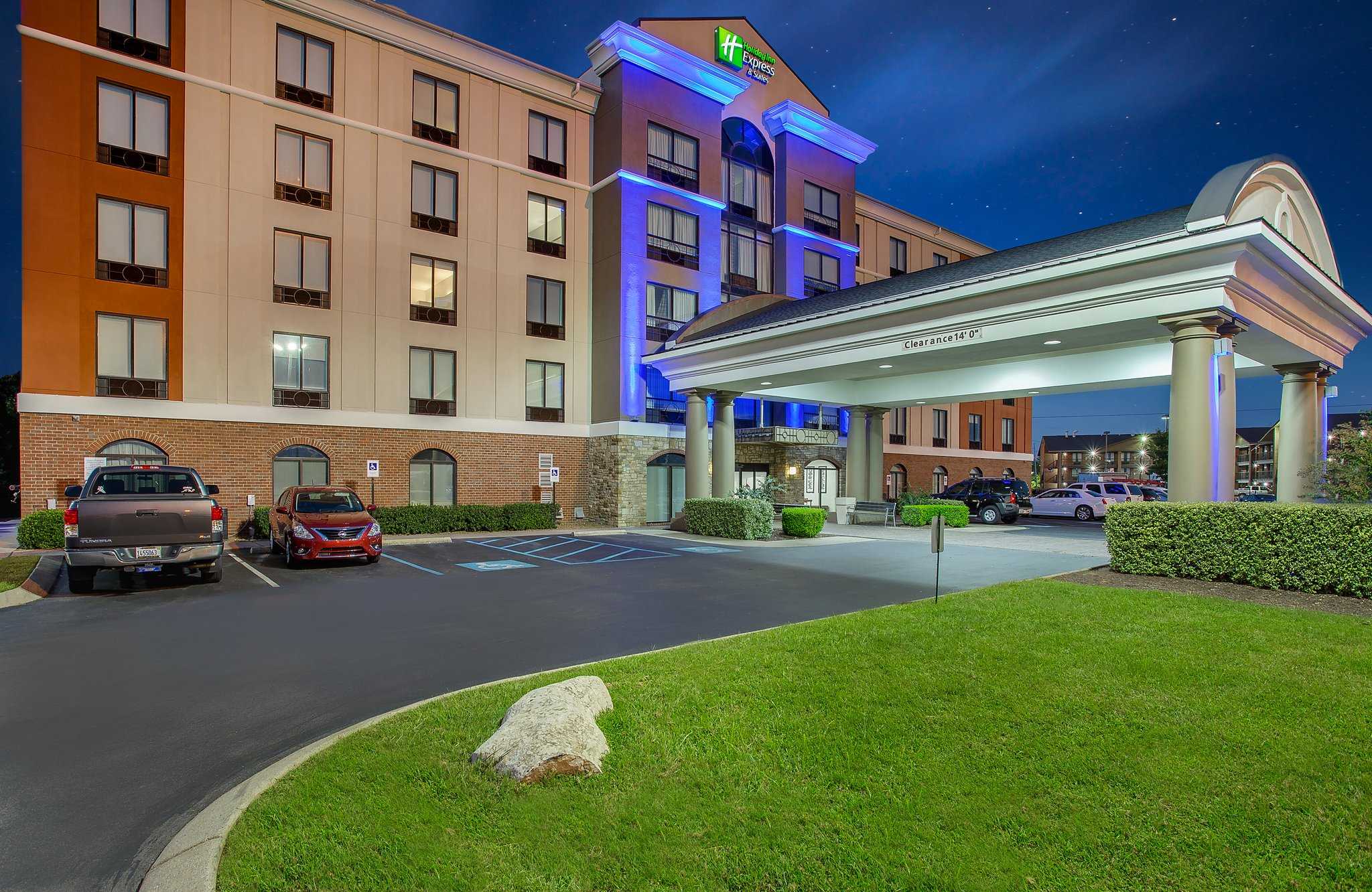 Holiday Inn Express Hotel & Suites Lebanon in Libanon, TN