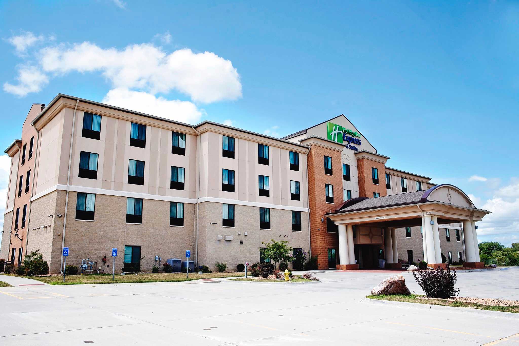 Holiday Inn Express and Suites - Urbandale, Iowa в Урбандейл, IA