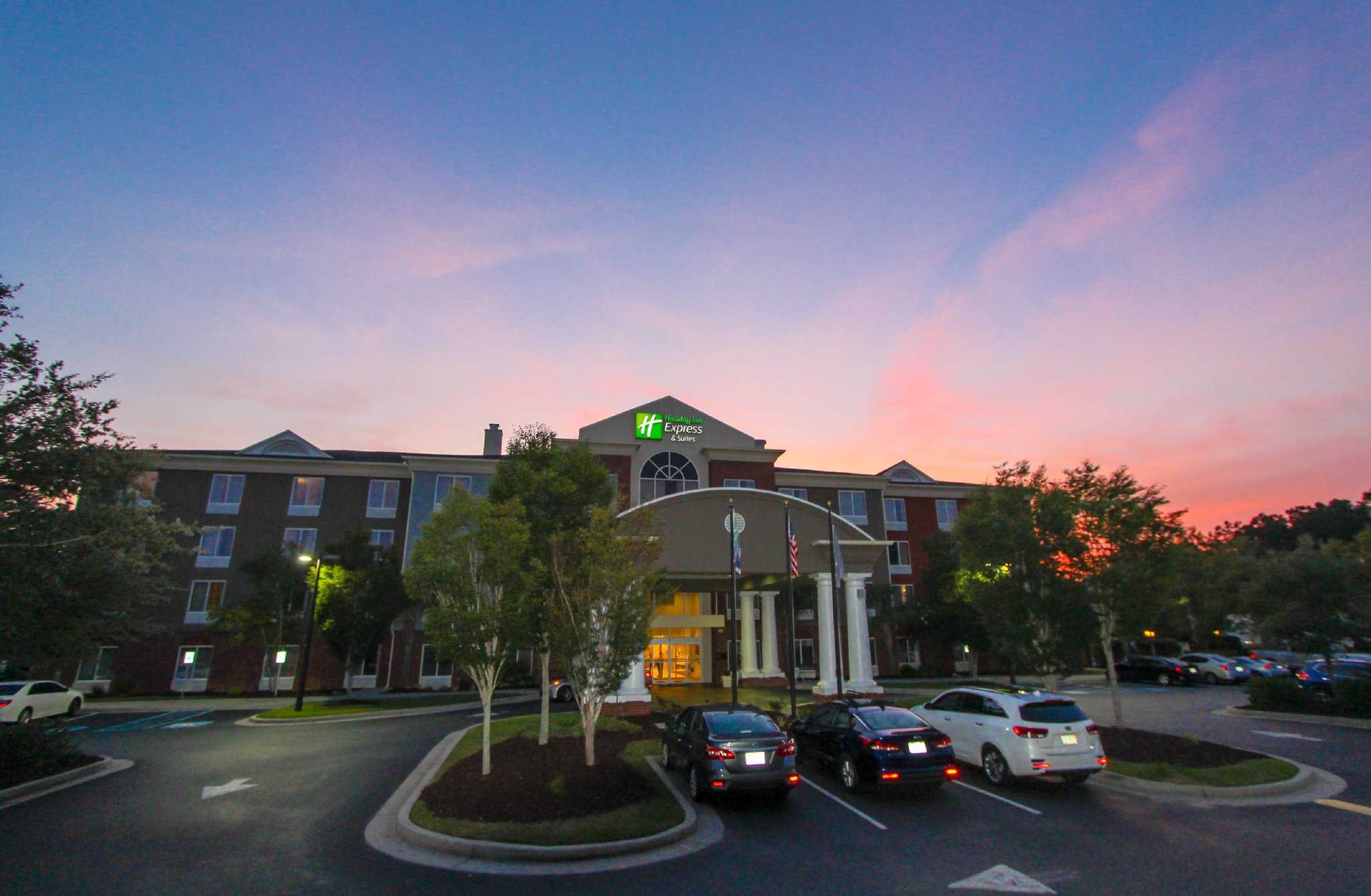 Holiday Inn Express Hotel & Suites Charleston-North в Северный Чарльстон, SC