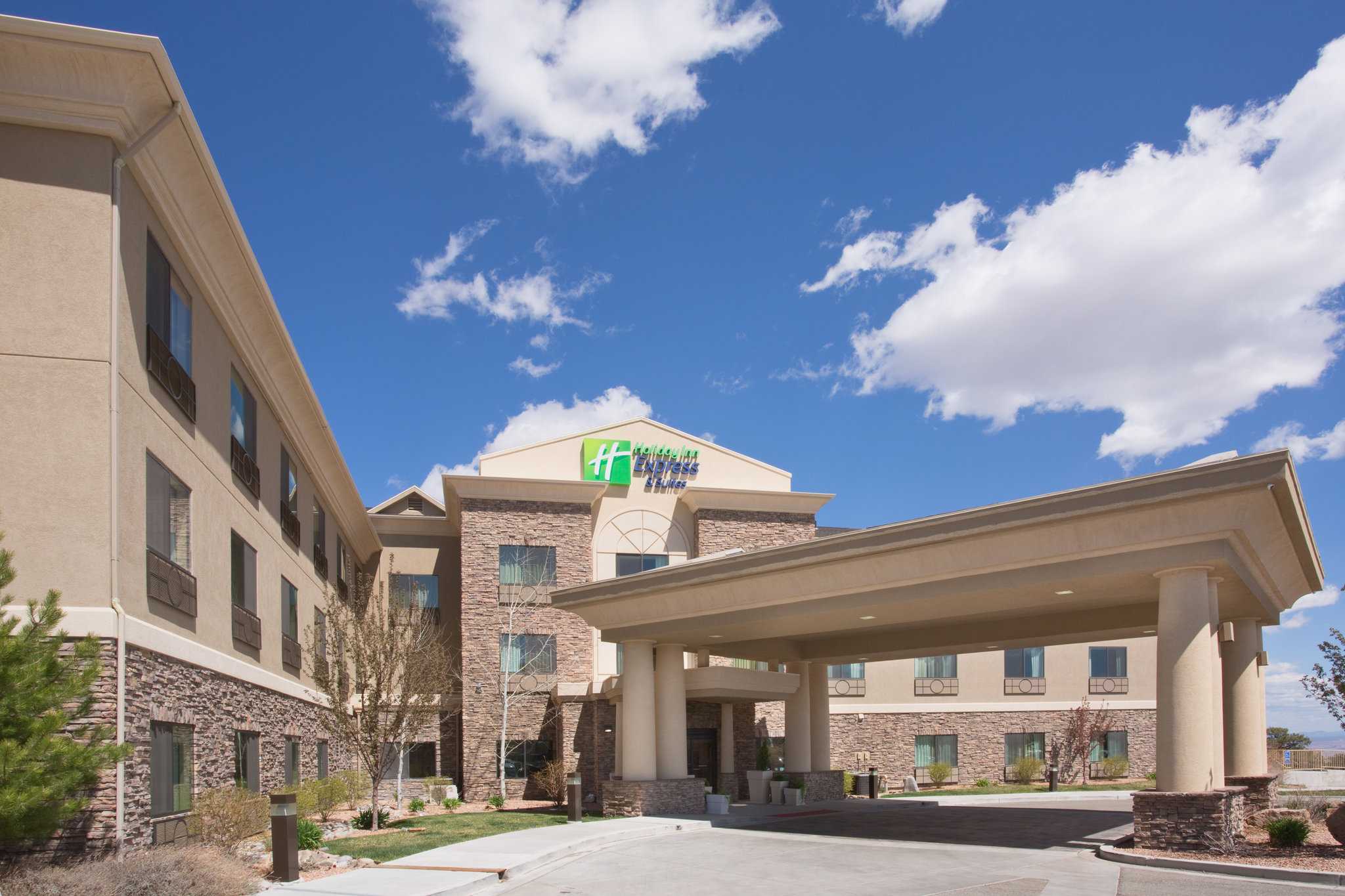 Holiday Inn Express Hotel & Suites Los Alamos Entrada Park in ลอสอาลามอส, NM