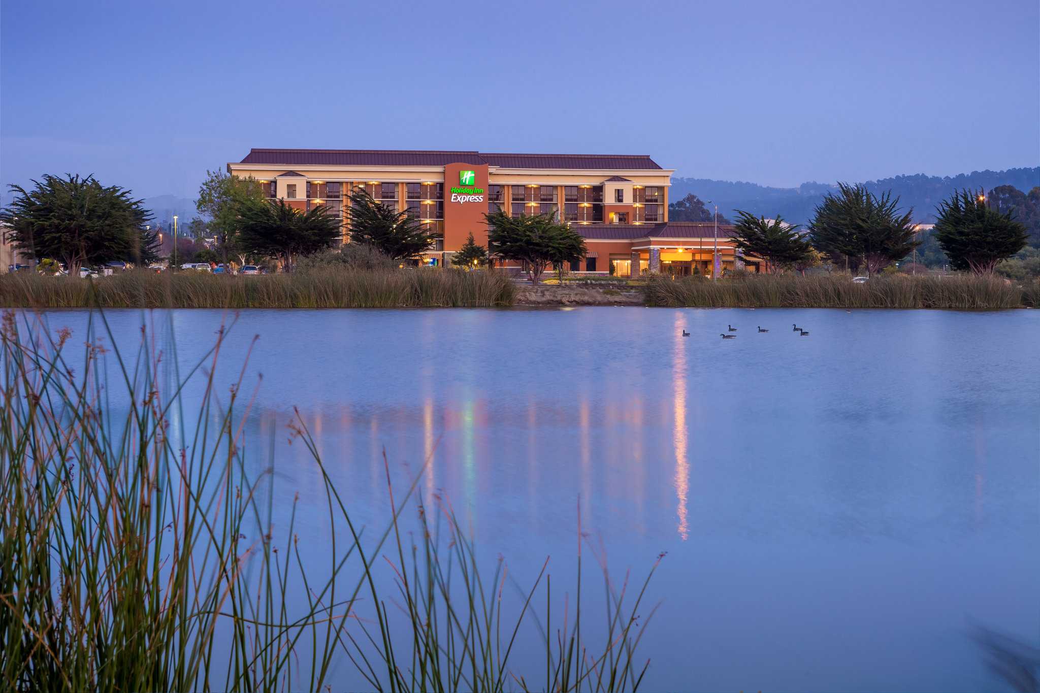 Holiday Inn Express At Monterey Bay en Junto al mar, CA