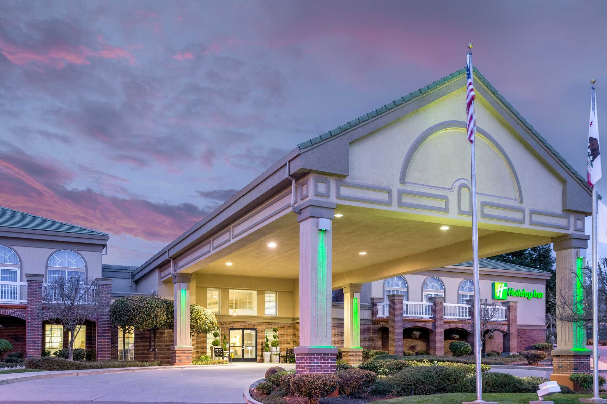 Holiday Inn Auburn в рыжеватый, CA