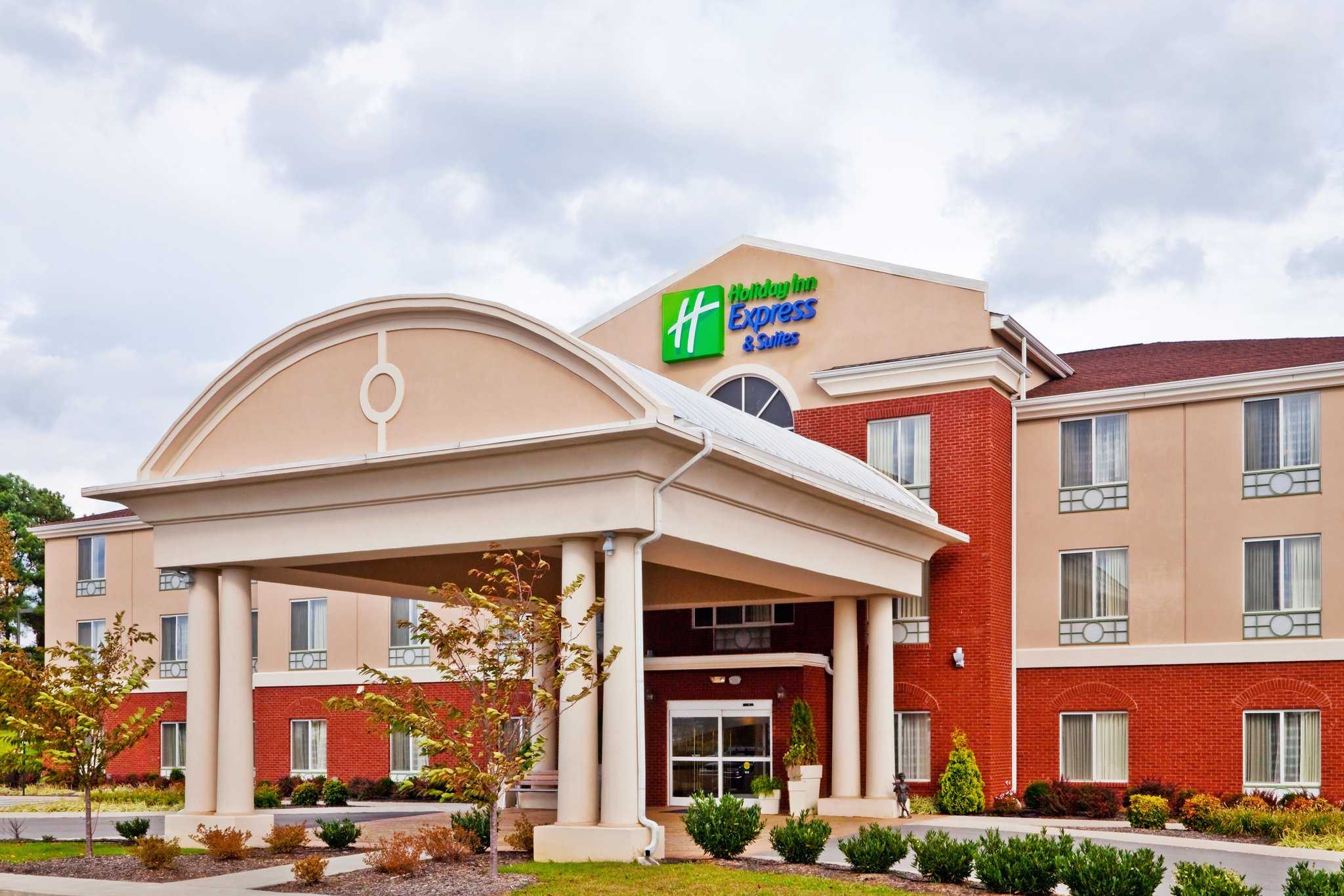 Holiday Inn Express Hotel & Suites Dickson в Диксон, TN