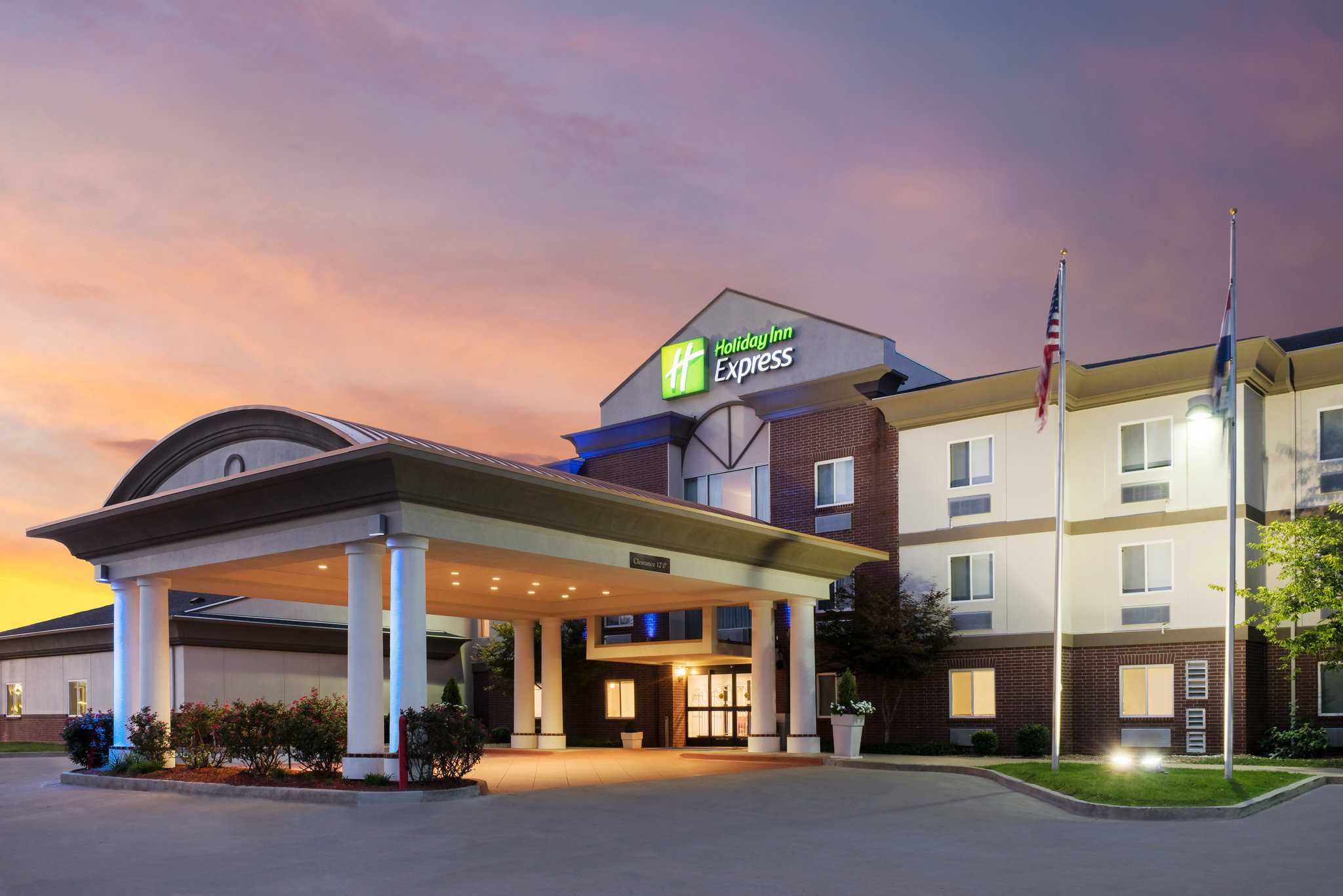 Holiday Inn Express Warrenton in Warrenton, MO