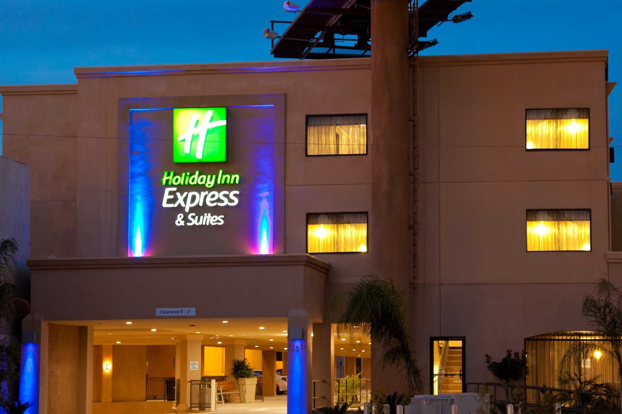 Holiday Inn Express Hotel & Suites Woodland Hills a Woodland Hills, CA