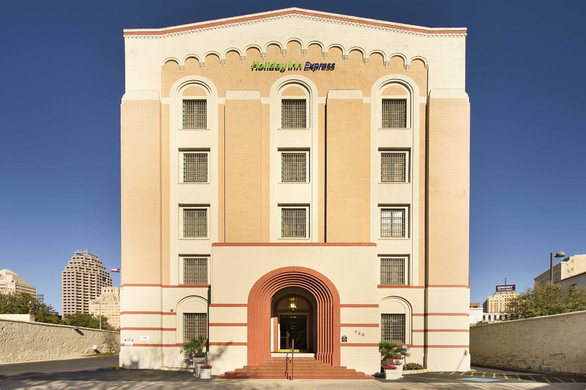 Holiday Inn Express San Antonio N-Riverwalk Area в Сан-Антонио, TX